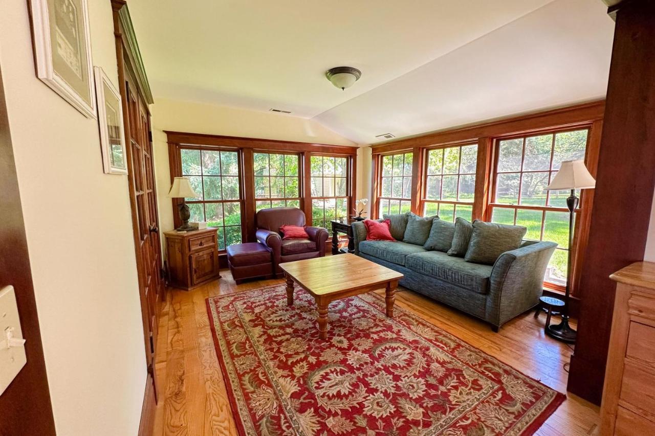 Marty'S Place Langley Luaran gambar