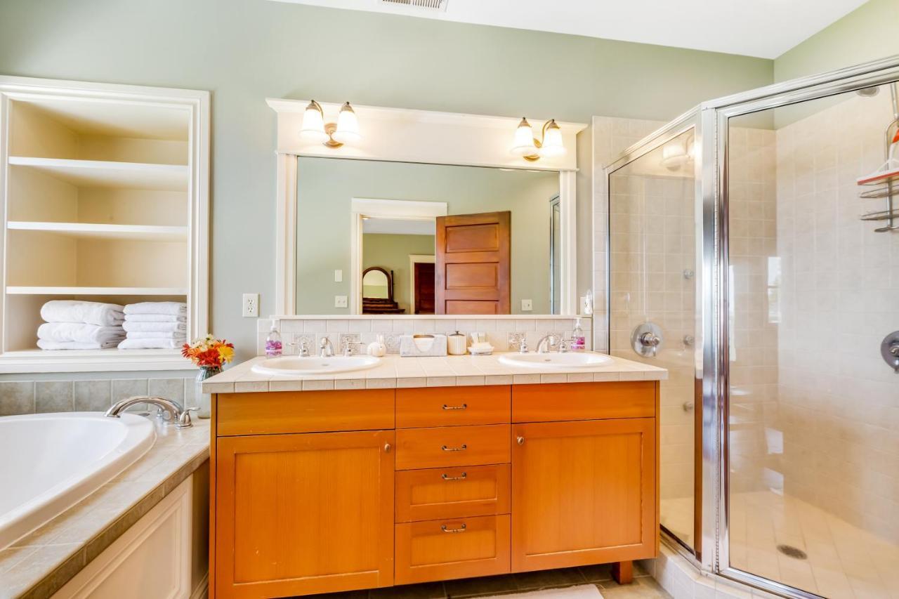 Marty'S Place Langley Luaran gambar